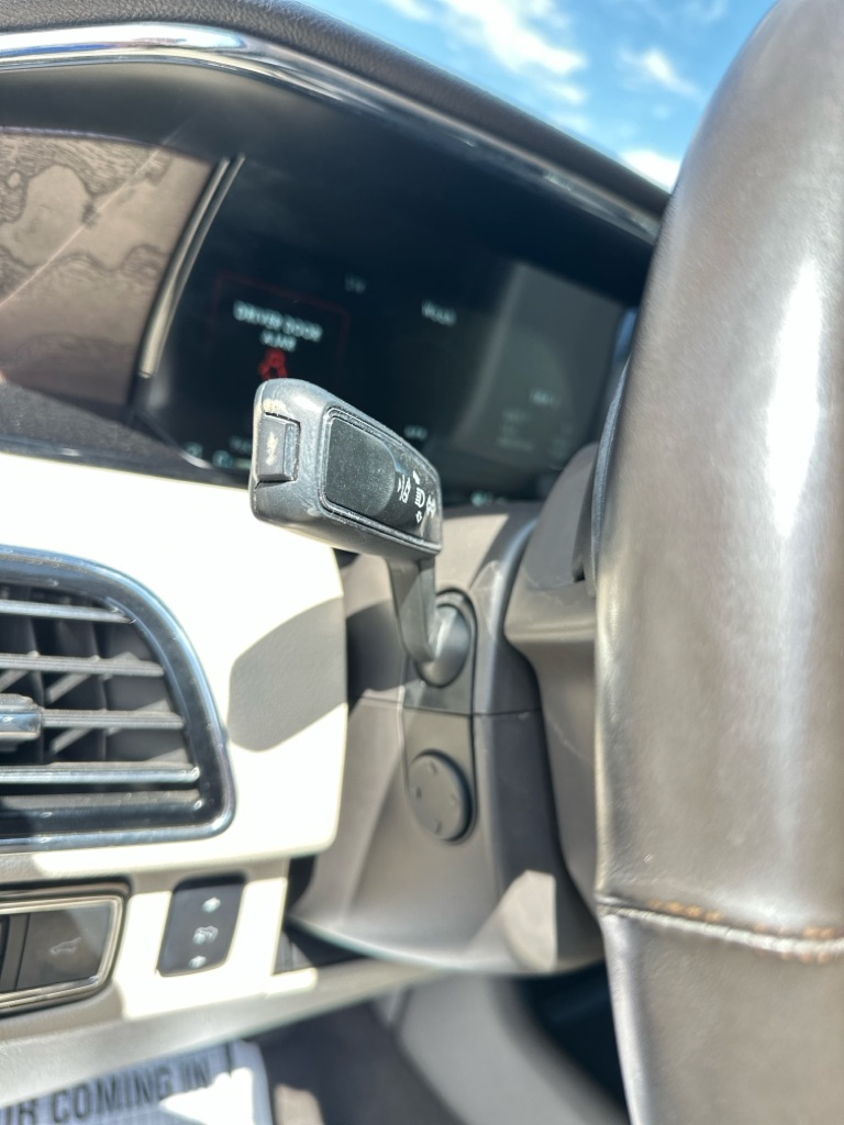 Photo 16 of this LINCOLN NAVIGATOR