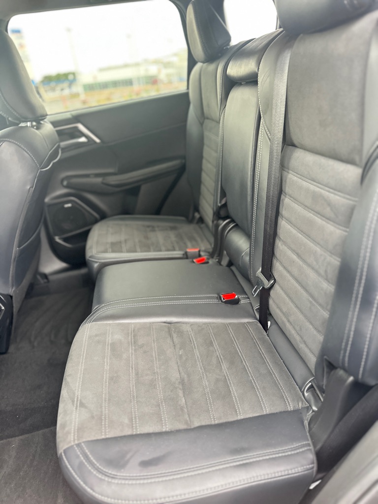Photo 25 of this MITSUBISHI OUTLANDER