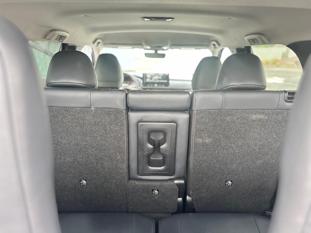 Photo 31 of this MITSUBISHI OUTLANDER