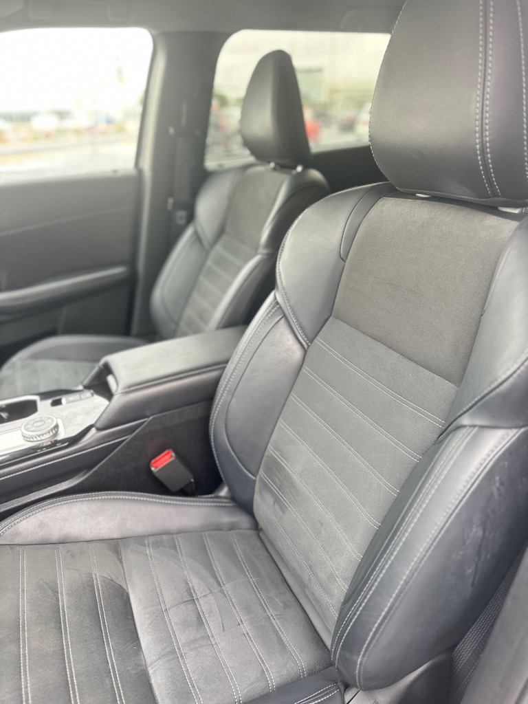 Photo 16 of this MITSUBISHI OUTLANDER