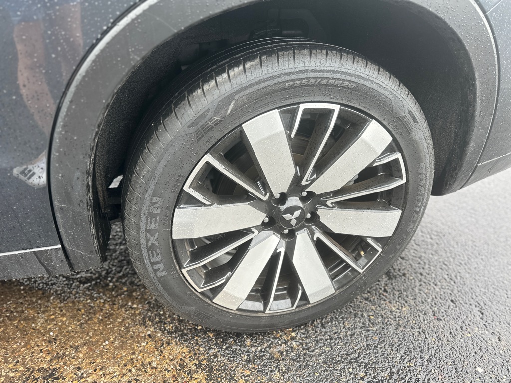 Photo 13 of this MITSUBISHI OUTLANDER