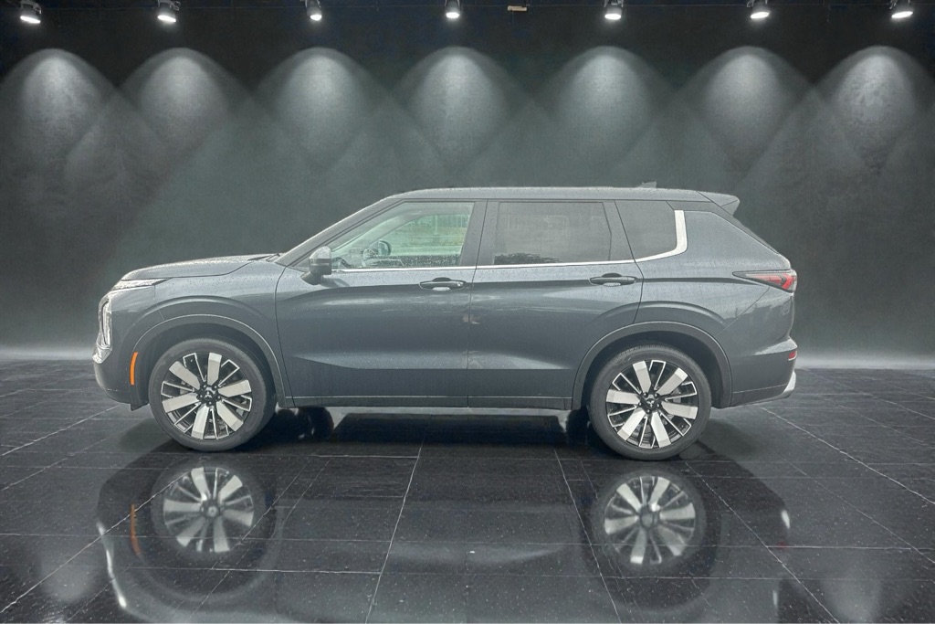 Photo 5 of this MITSUBISHI OUTLANDER