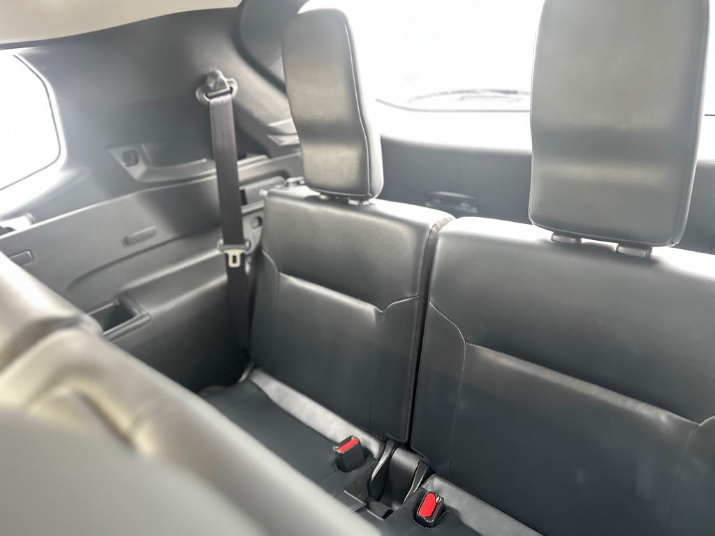 Photo 29 of this MITSUBISHI OUTLANDER