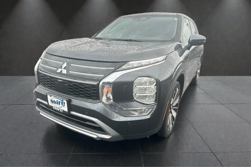 Photo 3 of this MITSUBISHI OUTLANDER