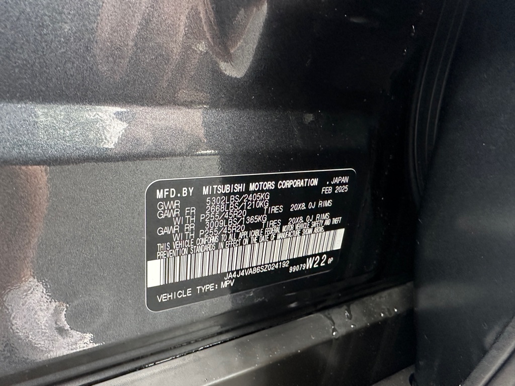 Photo 32 of this MITSUBISHI OUTLANDER
