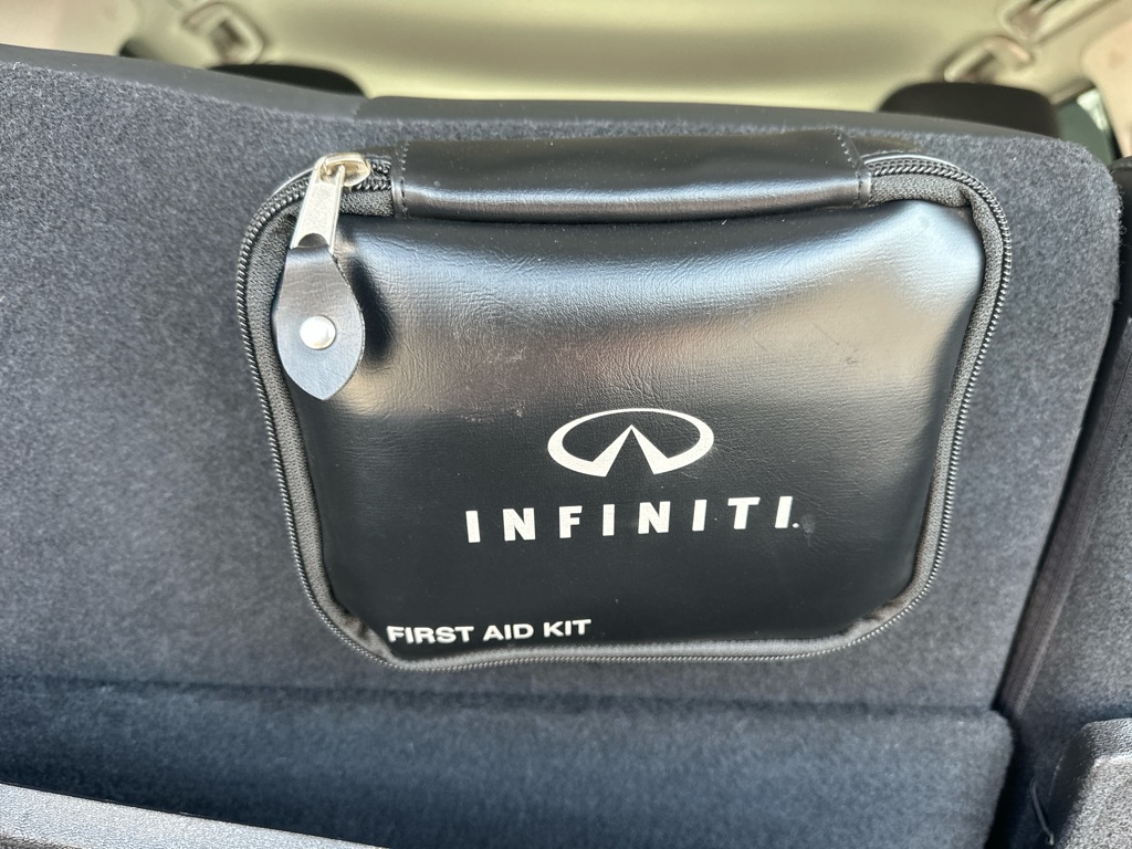 Photo 35 of this INFINITI QX80