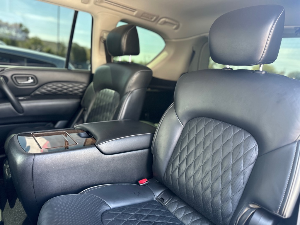 Photo 29 of this INFINITI QX80