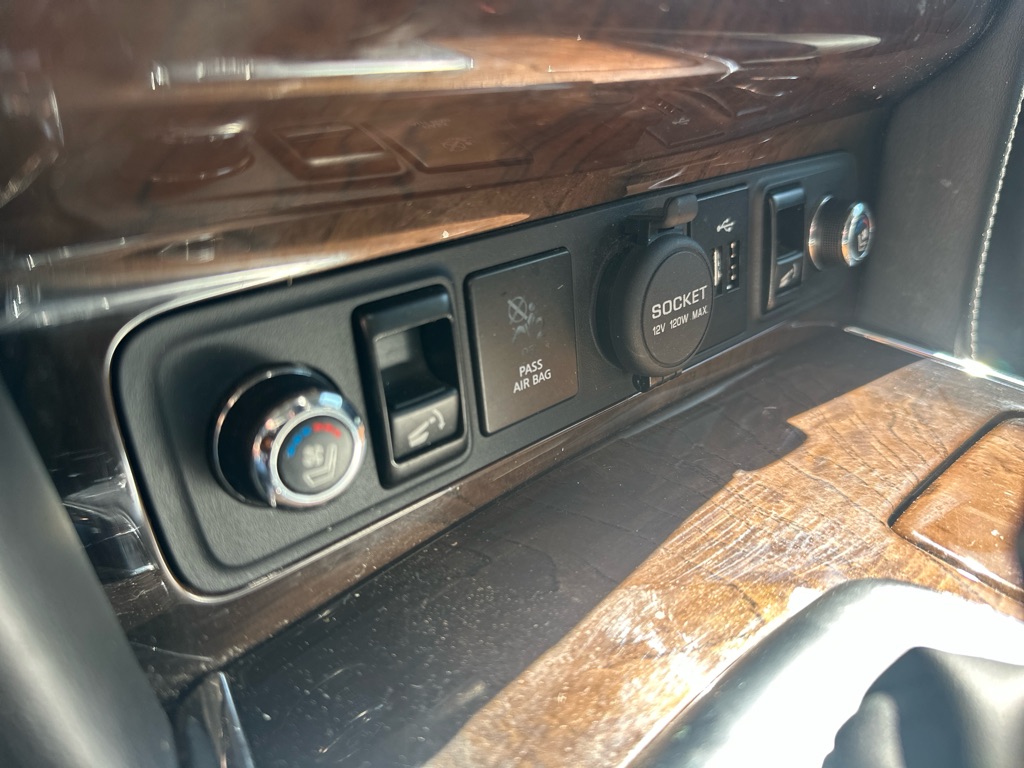 Photo 26 of this INFINITI QX80