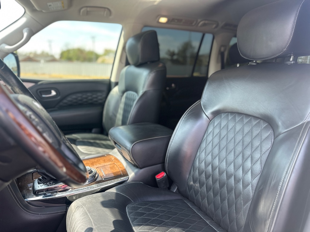 Photo 18 of this INFINITI QX80