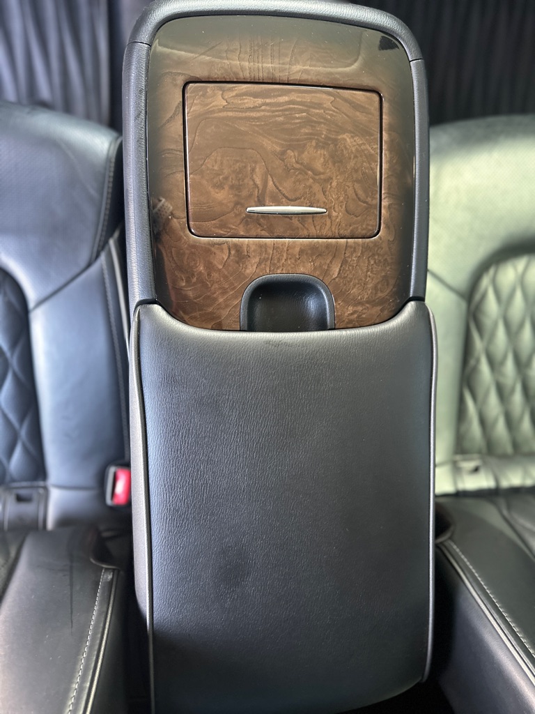 Photo 31 of this INFINITI QX80