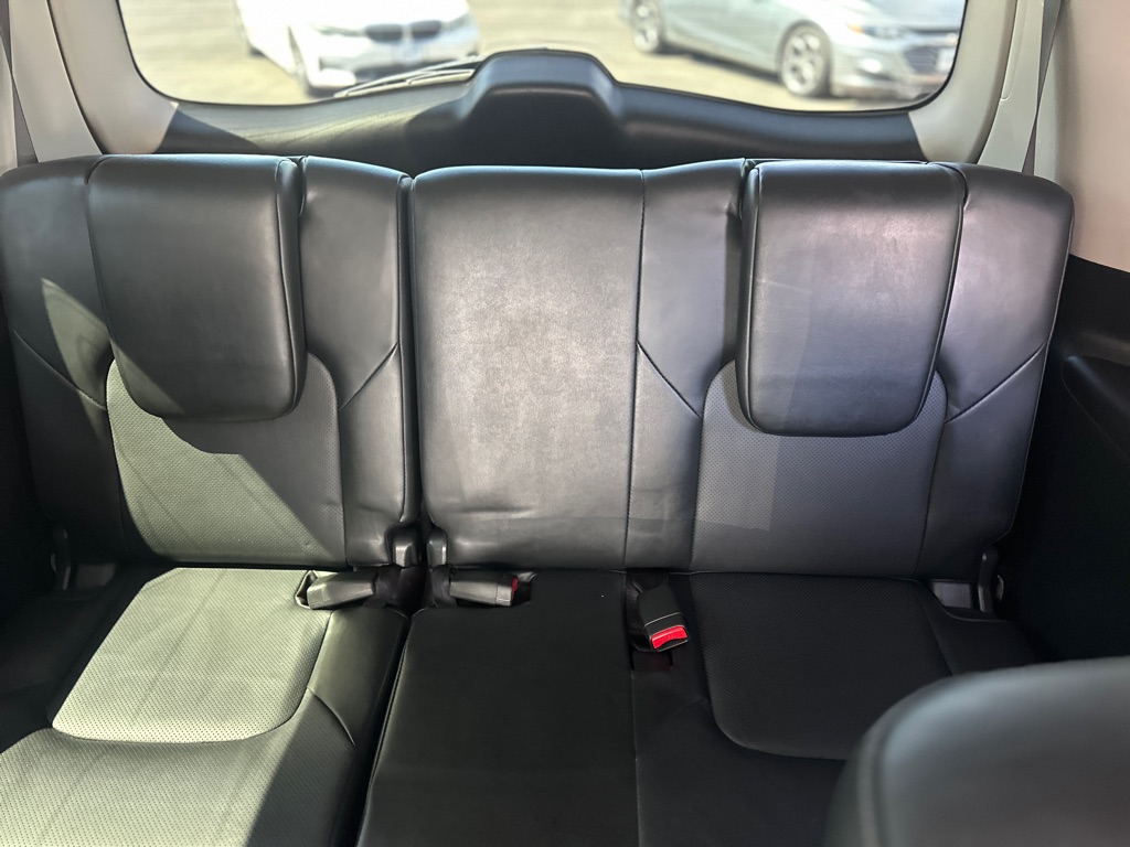 Photo 32 of this INFINITI QX80