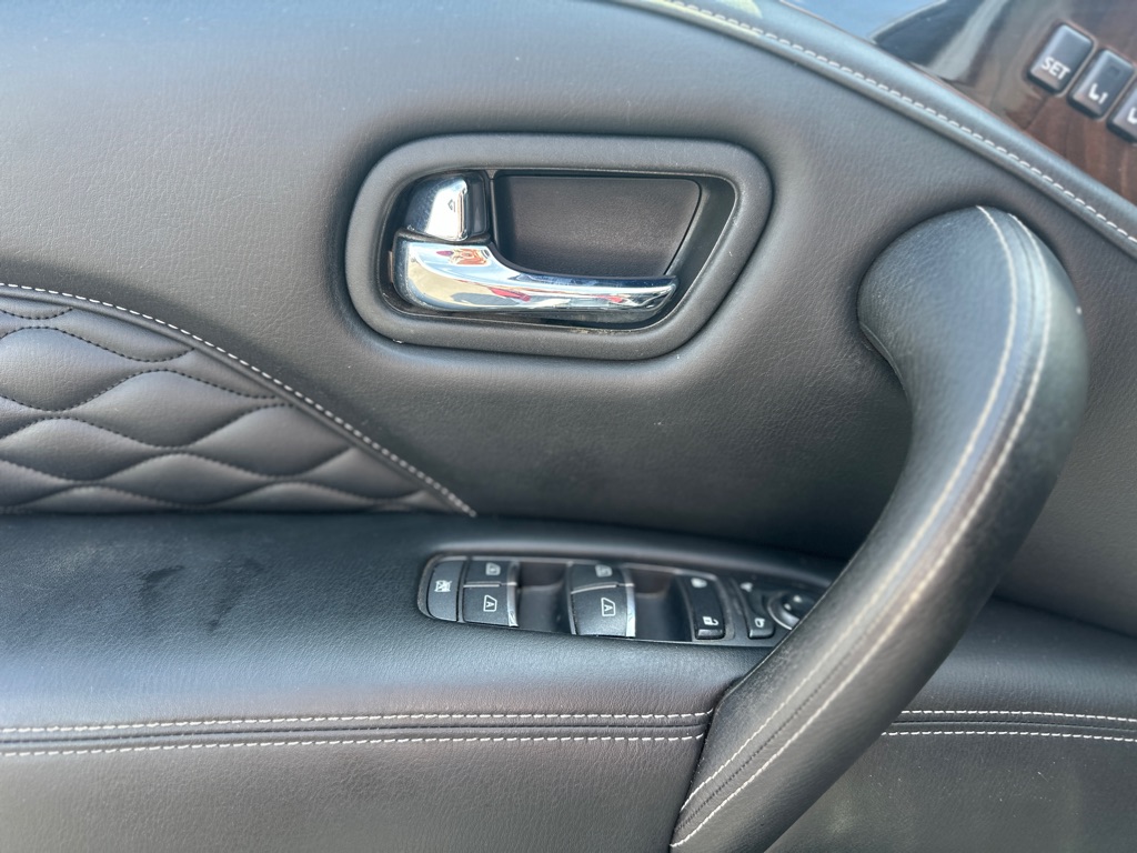 Photo 15 of this INFINITI QX80