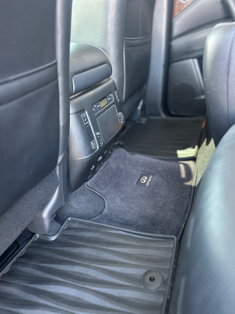 Photo 30 of this INFINITI QX80