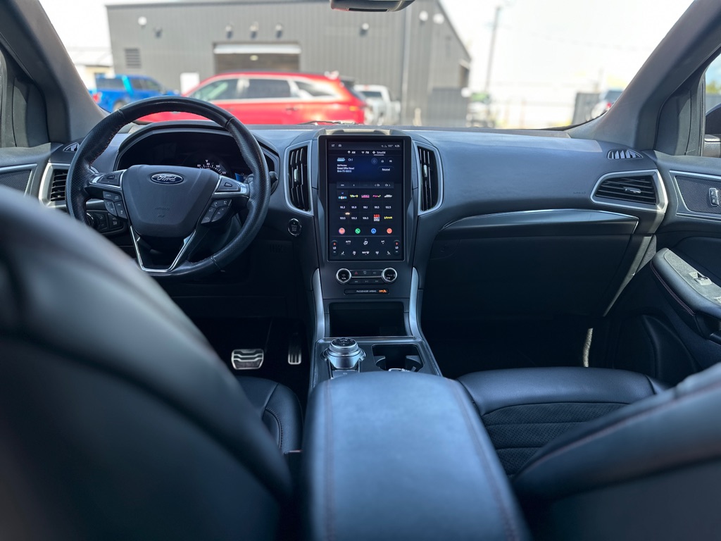 Photo 29 of this FORD EDGE