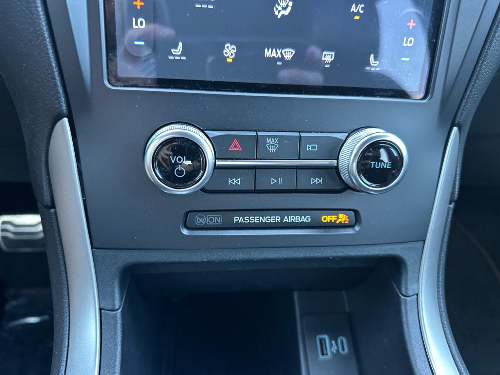 Photo 22 of this FORD EDGE