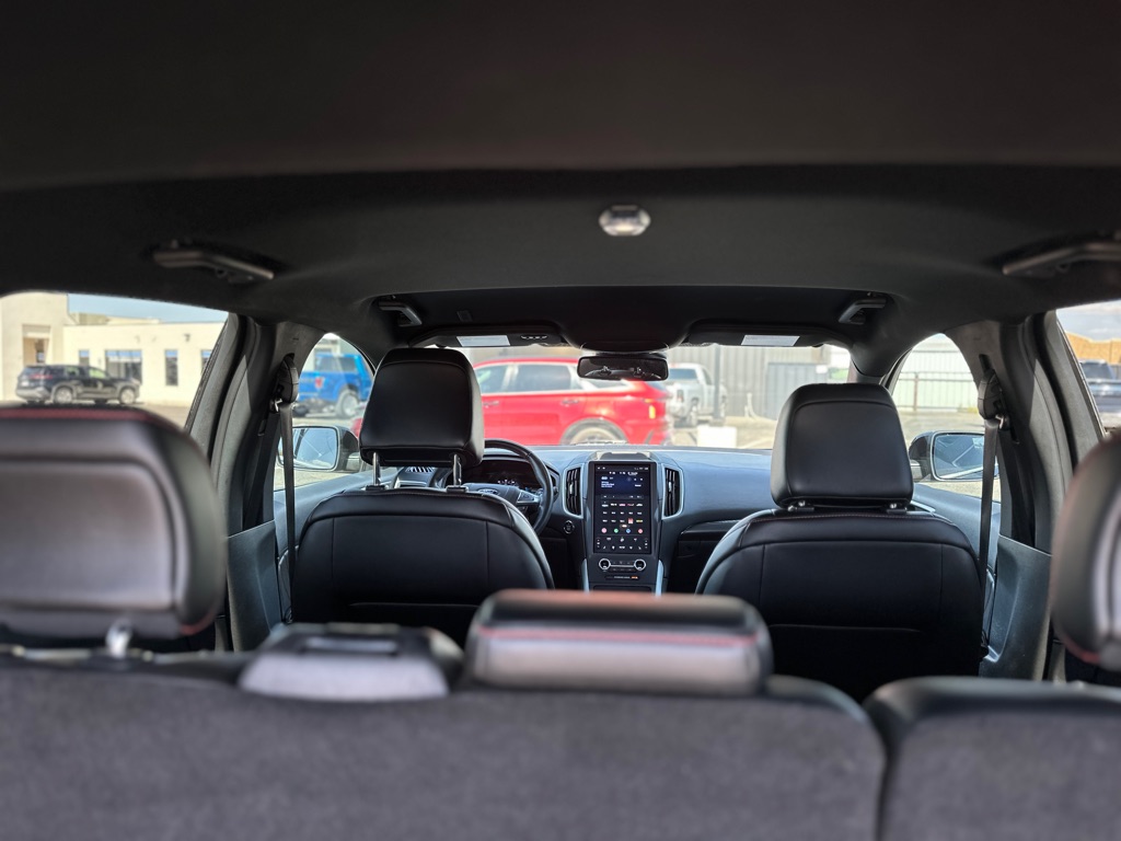Photo 31 of this FORD EDGE