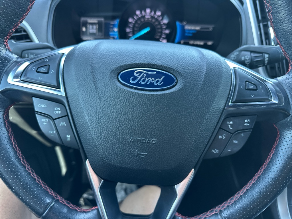Photo 20 of this FORD EDGE