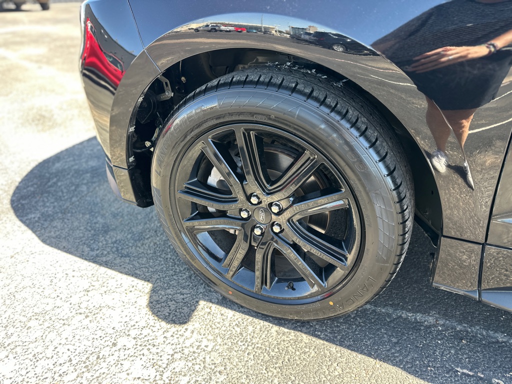 Photo 13 of this FORD EDGE