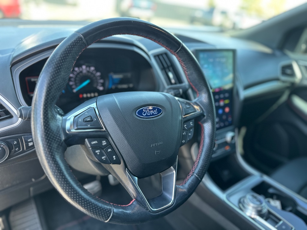 Photo 17 of this FORD EDGE