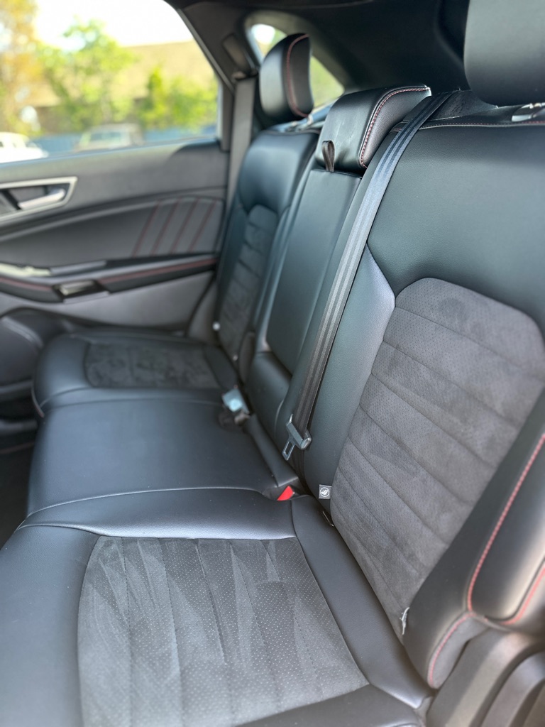 Photo 26 of this FORD EDGE