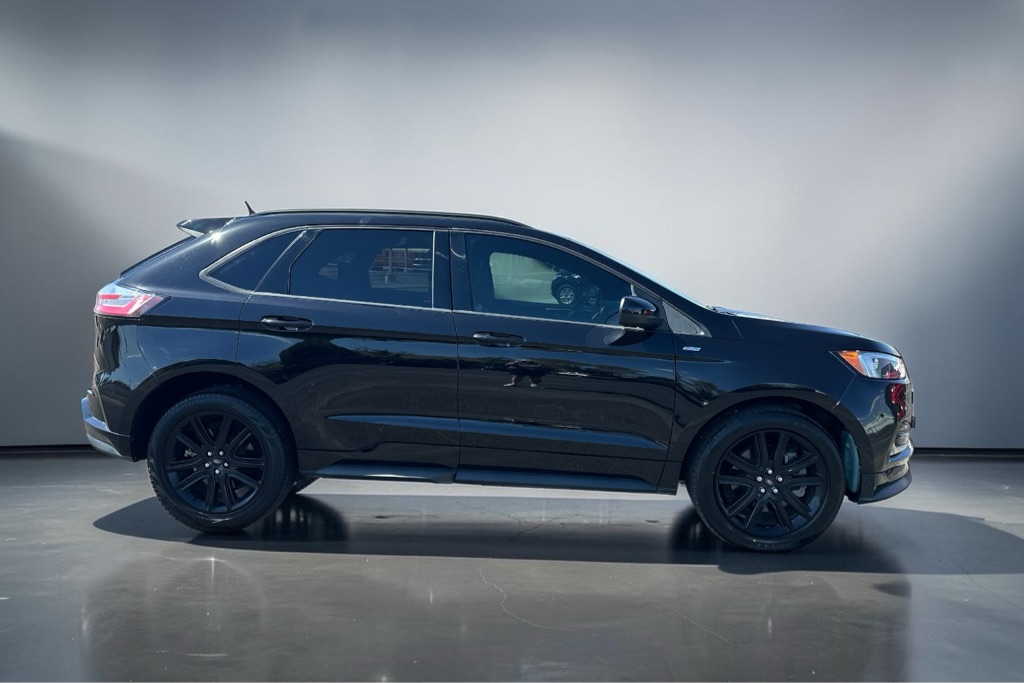 Photo 3 of this FORD EDGE