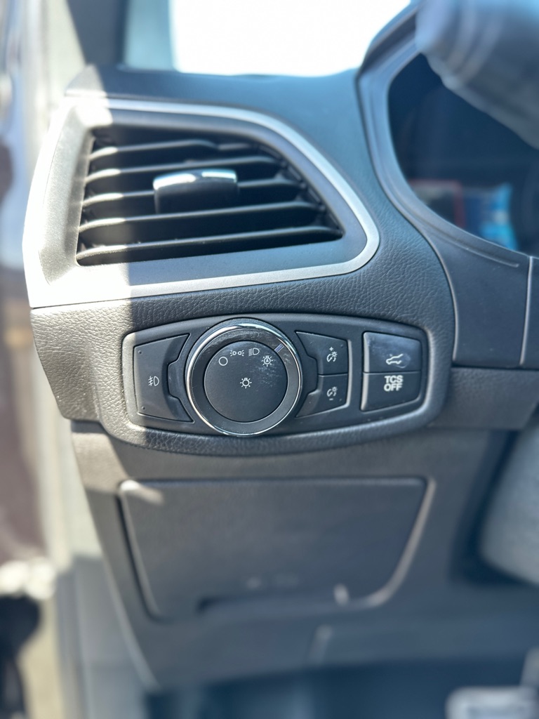 Photo 16 of this FORD EDGE