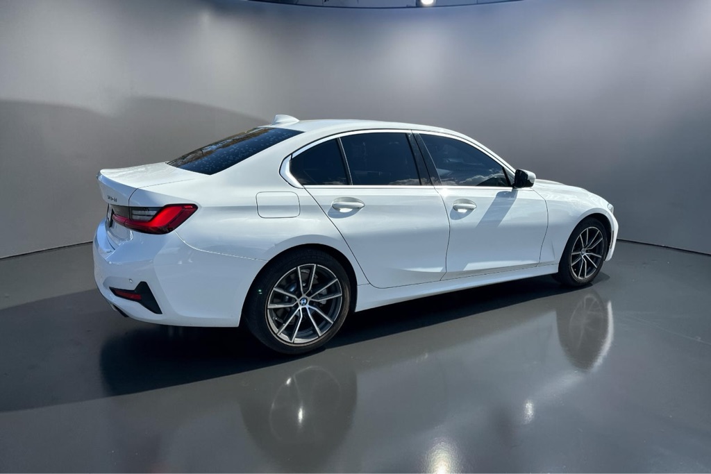 Photo 6 of this BMW 330I