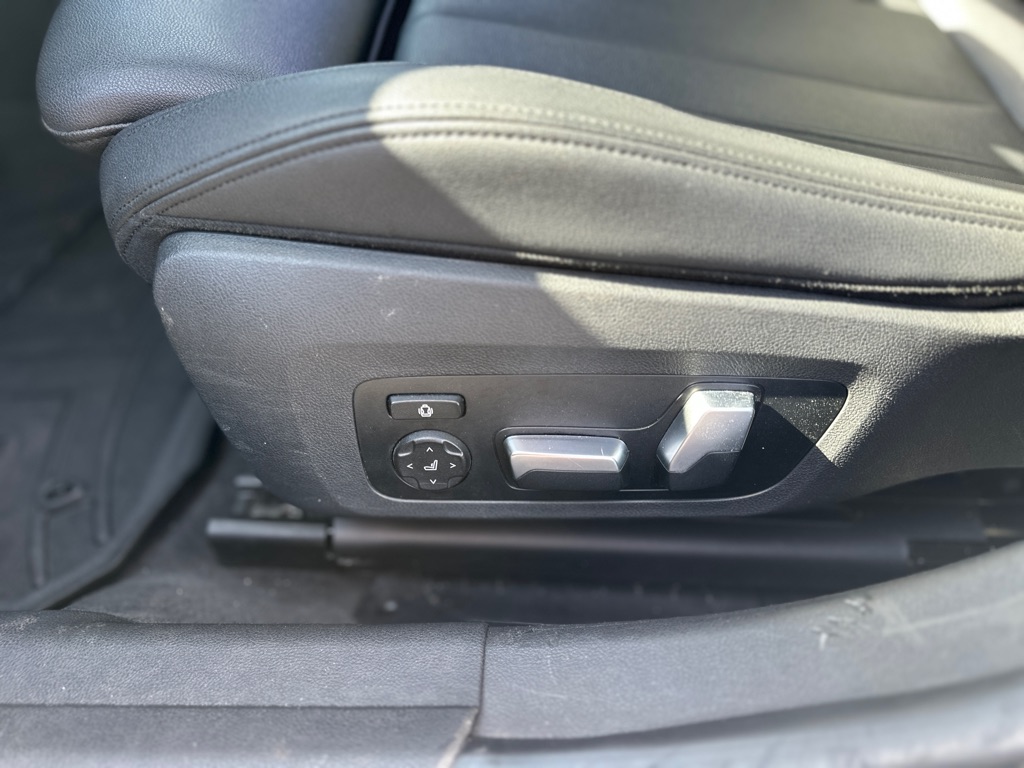 Photo 15 of this BMW 330I
