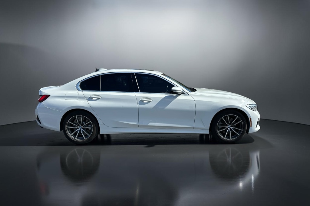 Photo 5 of this BMW 330I