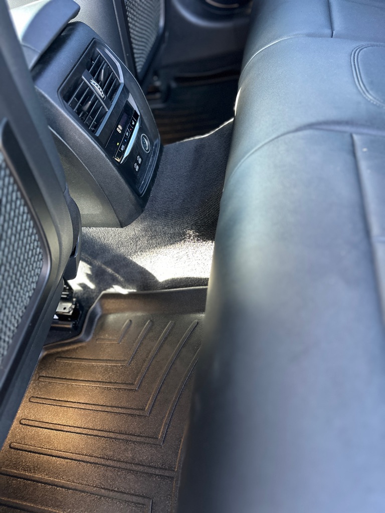 Photo 29 of this BMW 330I