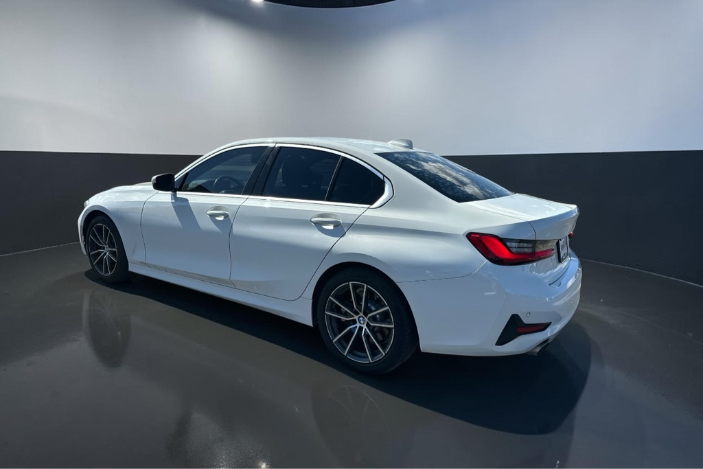 Photo 10 of this BMW 330I