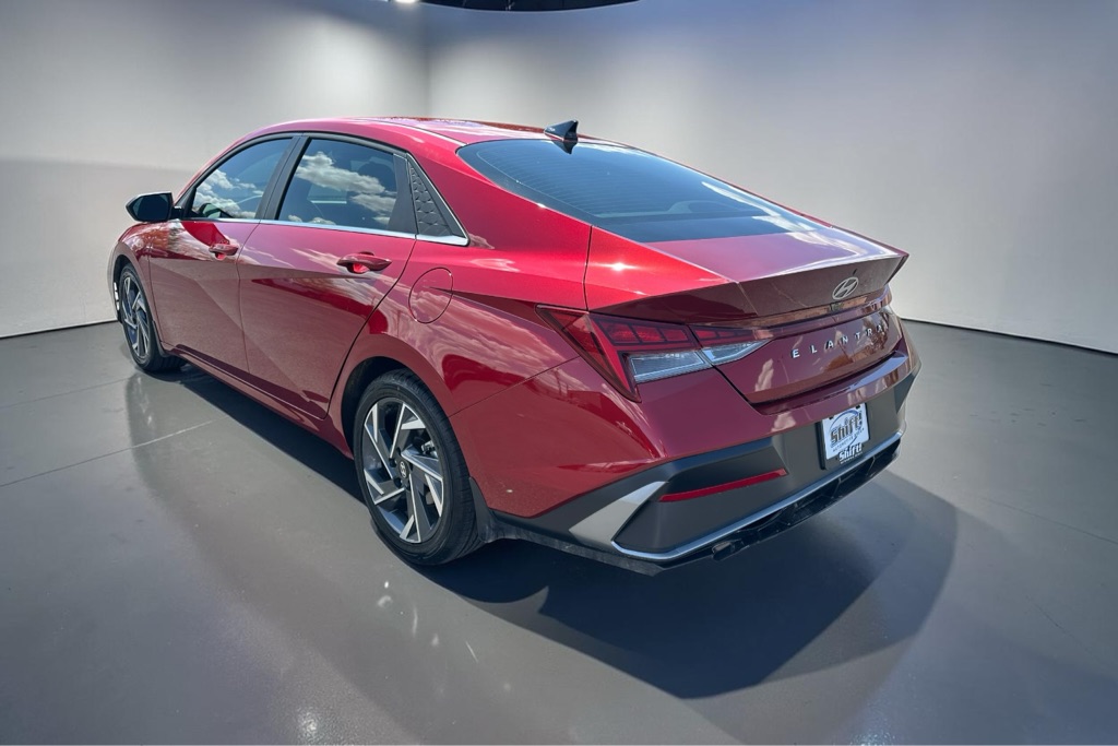 Photo 7 of this HYUNDAI ELANTRA