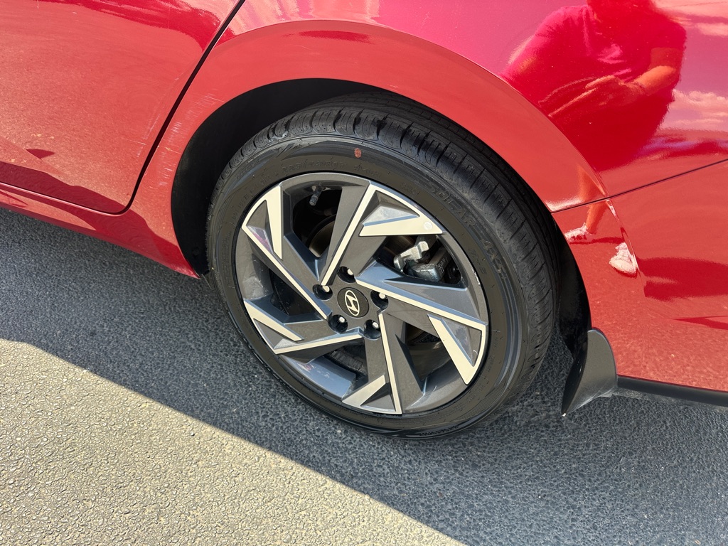 Photo 13 of this HYUNDAI ELANTRA