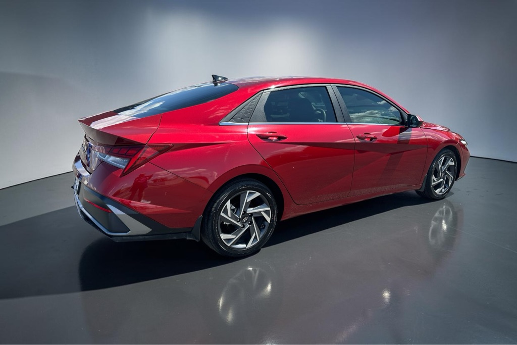 Photo 10 of this HYUNDAI ELANTRA