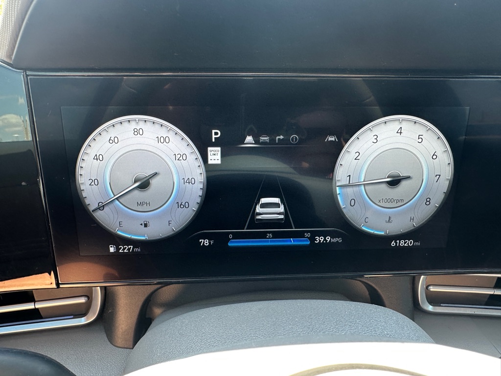 Photo 20 of this HYUNDAI ELANTRA