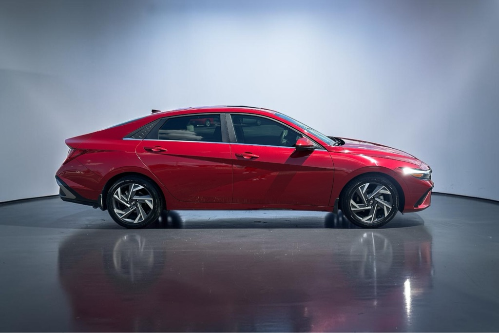 Photo 11 of this HYUNDAI ELANTRA