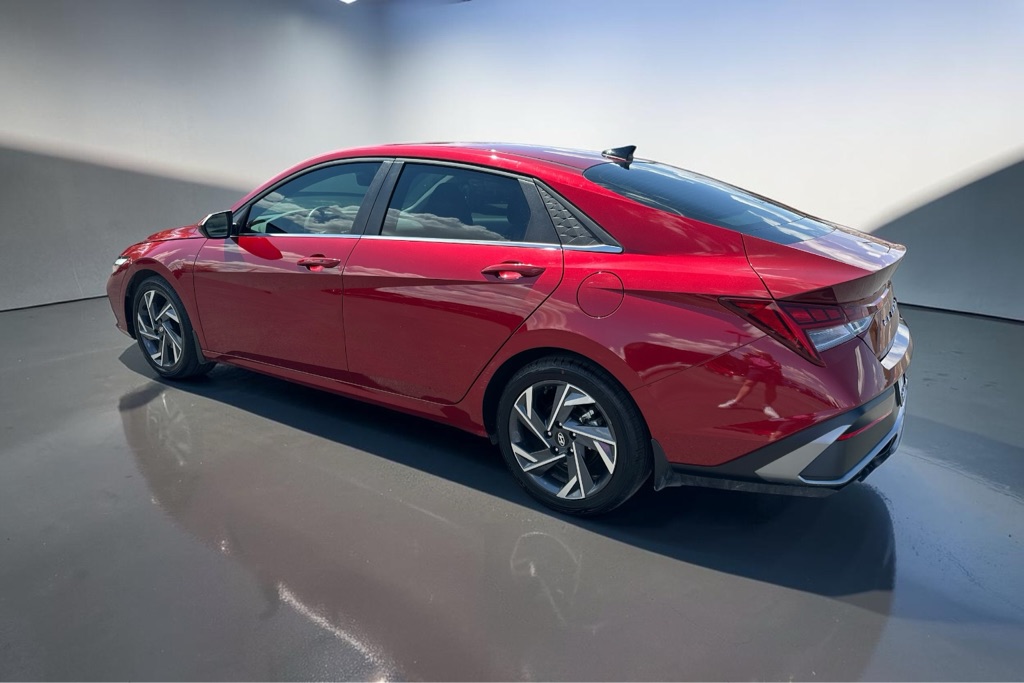 Photo 6 of this HYUNDAI ELANTRA