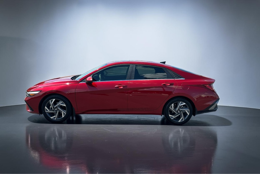 Photo 5 of this HYUNDAI ELANTRA