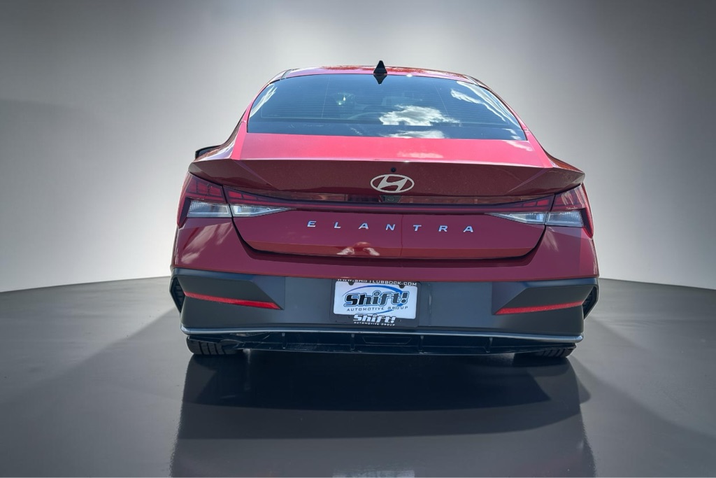 Photo 8 of this HYUNDAI ELANTRA