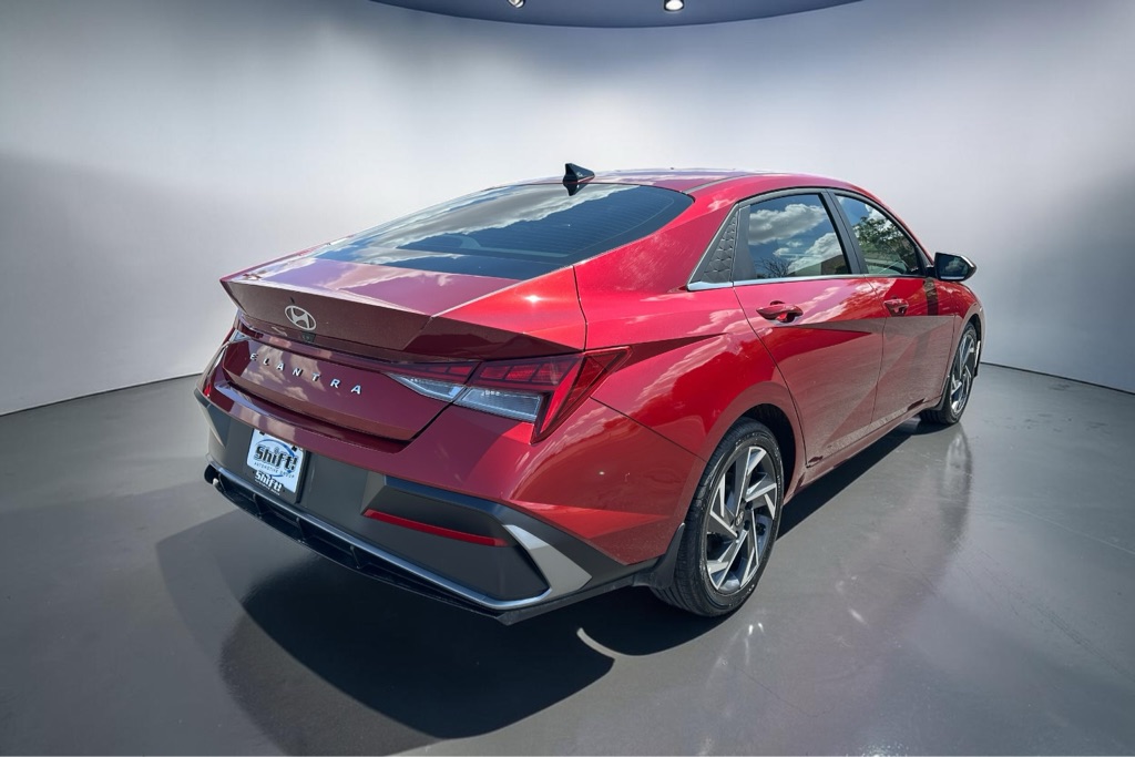 Photo 9 of this HYUNDAI ELANTRA
