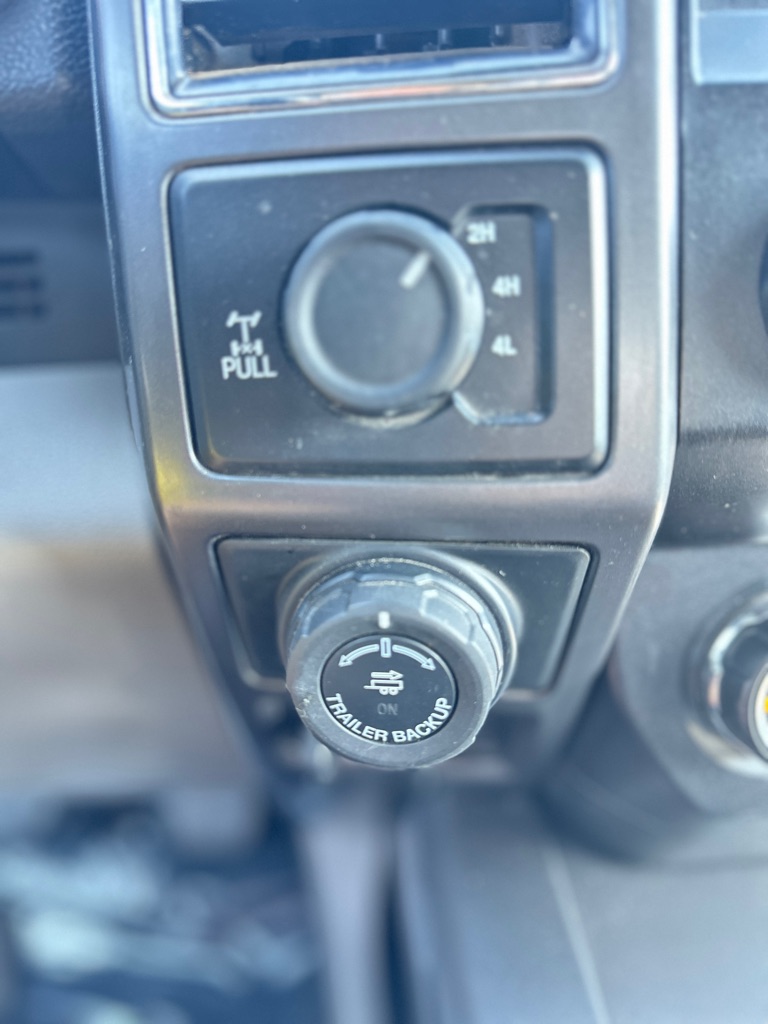 Photo 25 of this FORD F150