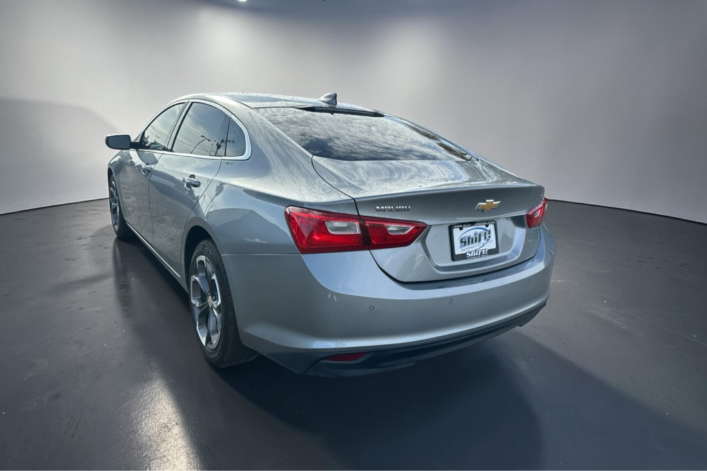 Photo 7 of this CHEVROLET MALIBU