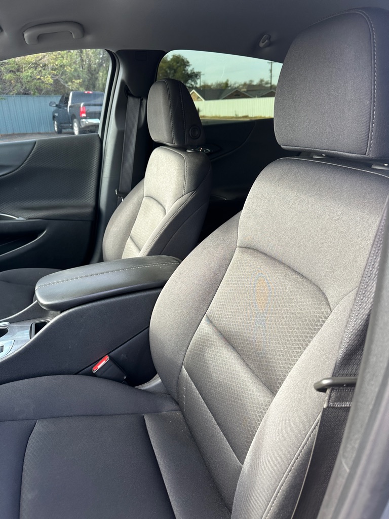 Photo 13 of this CHEVROLET MALIBU