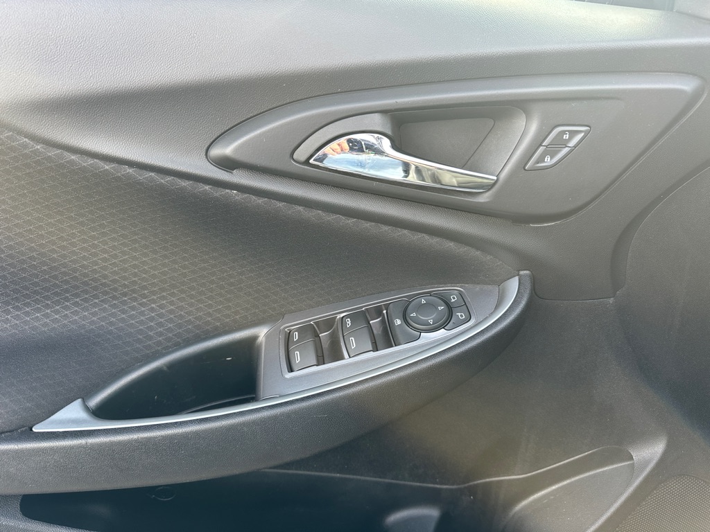 Photo 11 of this CHEVROLET MALIBU