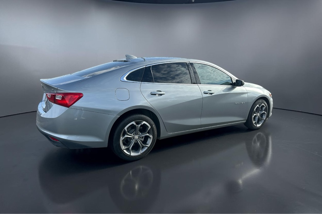 Photo 9 of this CHEVROLET MALIBU