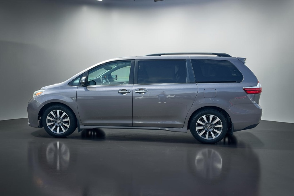 Photo 5 of this TOYOTA SIENNA