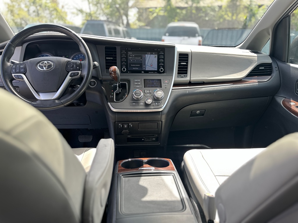 Photo 29 of this TOYOTA SIENNA