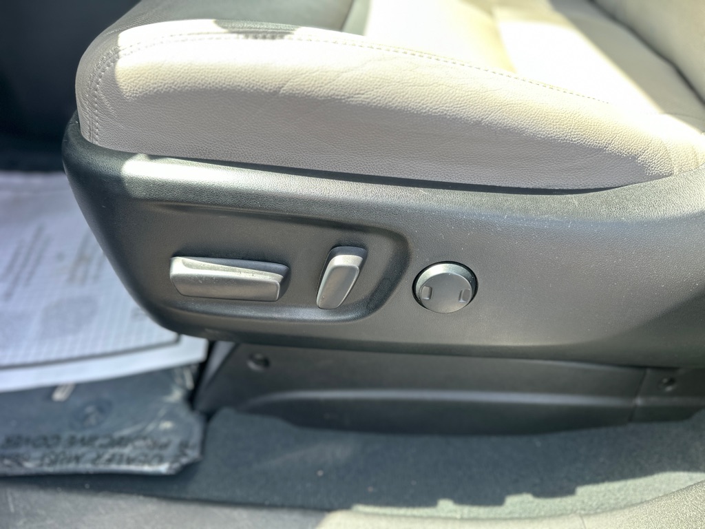 Photo 15 of this TOYOTA SIENNA