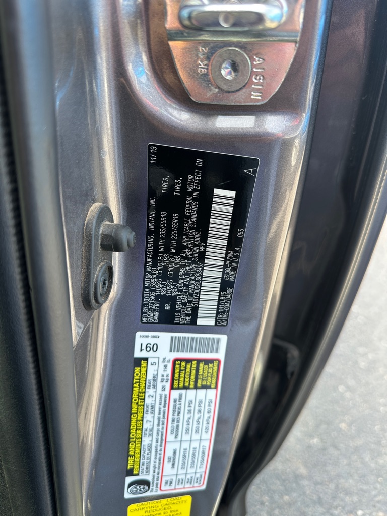 Photo 34 of this TOYOTA SIENNA
