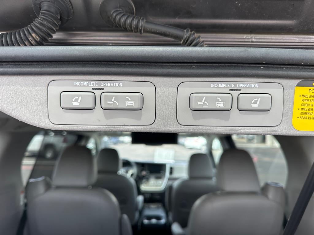 Photo 33 of this TOYOTA SIENNA